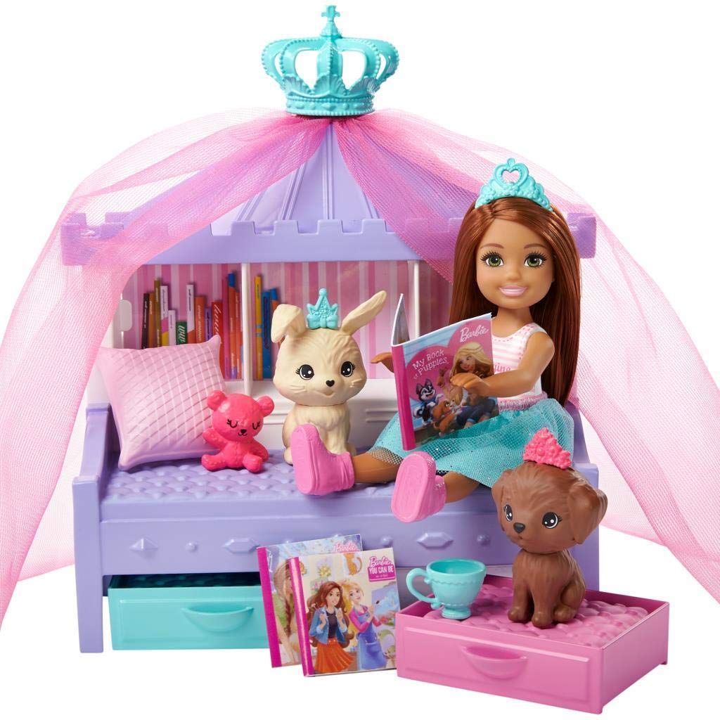 Barbie Princess Adventure Chelsea Princess Storytime Playset, with Chelsea Doll, Canopy Bed, 2 Pets and Accessories, Gift for 3 to 7 Year Olds