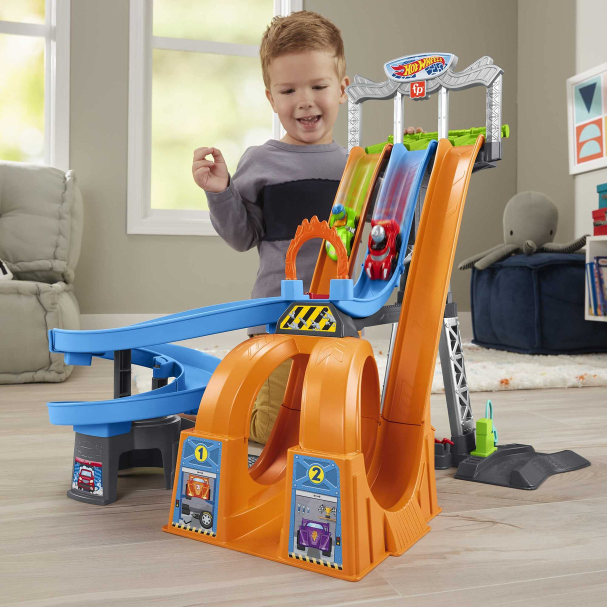 Fisher-Price Little People Toddler Playset, Hot Wheels Racing Loops Tower, Spiral Racetrack with Stunt Ramp and Sounds