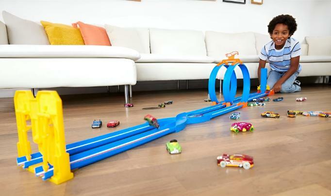 Hot Wheels Ultra Hots Wild Drive Drag Race Track Set